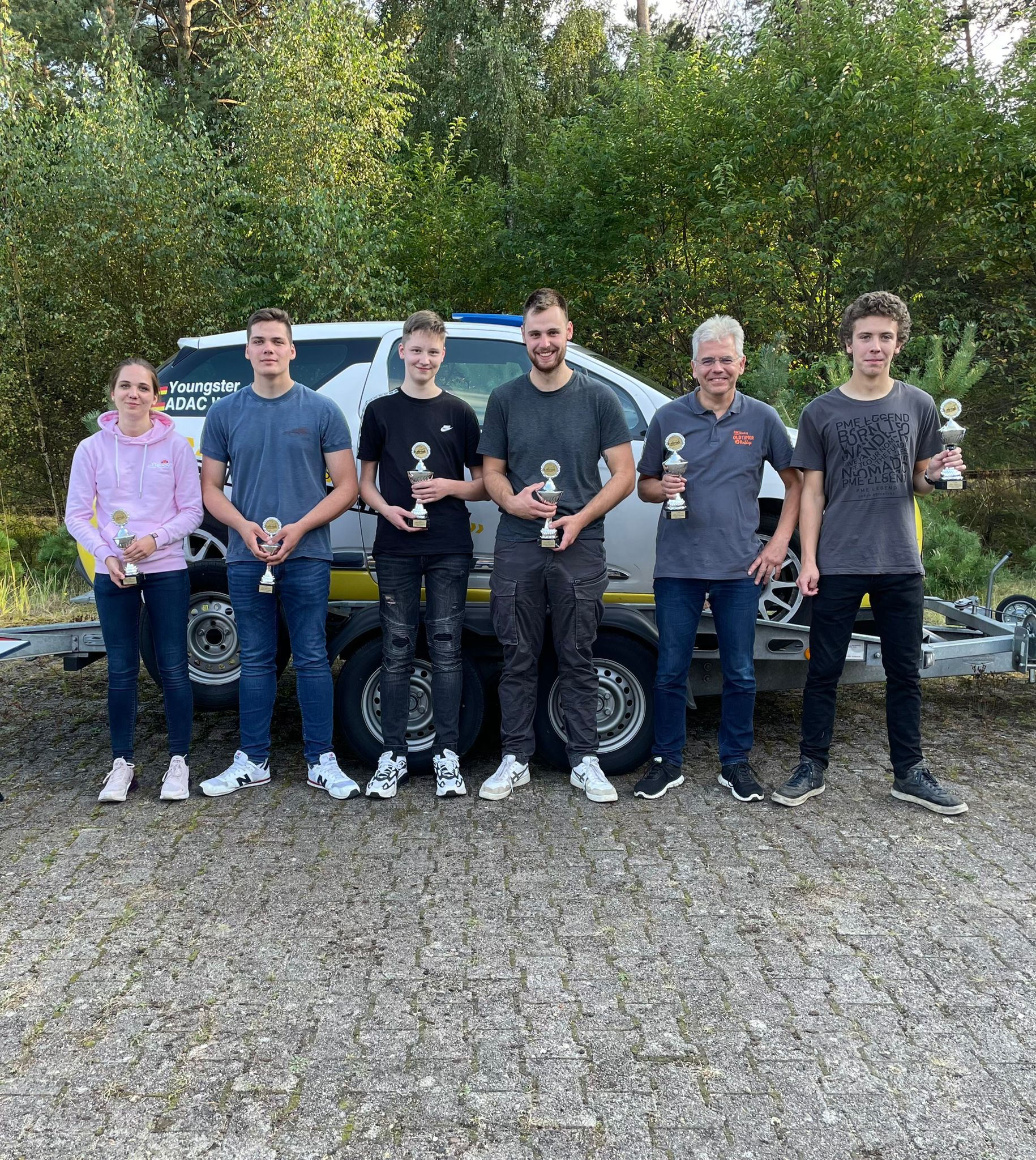 ganz rechts Adrian Rziczny, links daneben sein Vater Christian ganz rechts Adrian Rziczny, links daneben sein Vater Christian